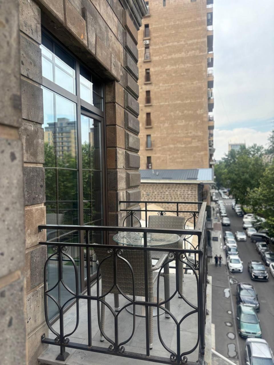 Boulevard Hotel Ереван Екстериор снимка