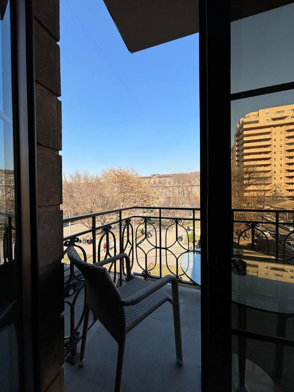 Boulevard Hotel Ереван Екстериор снимка