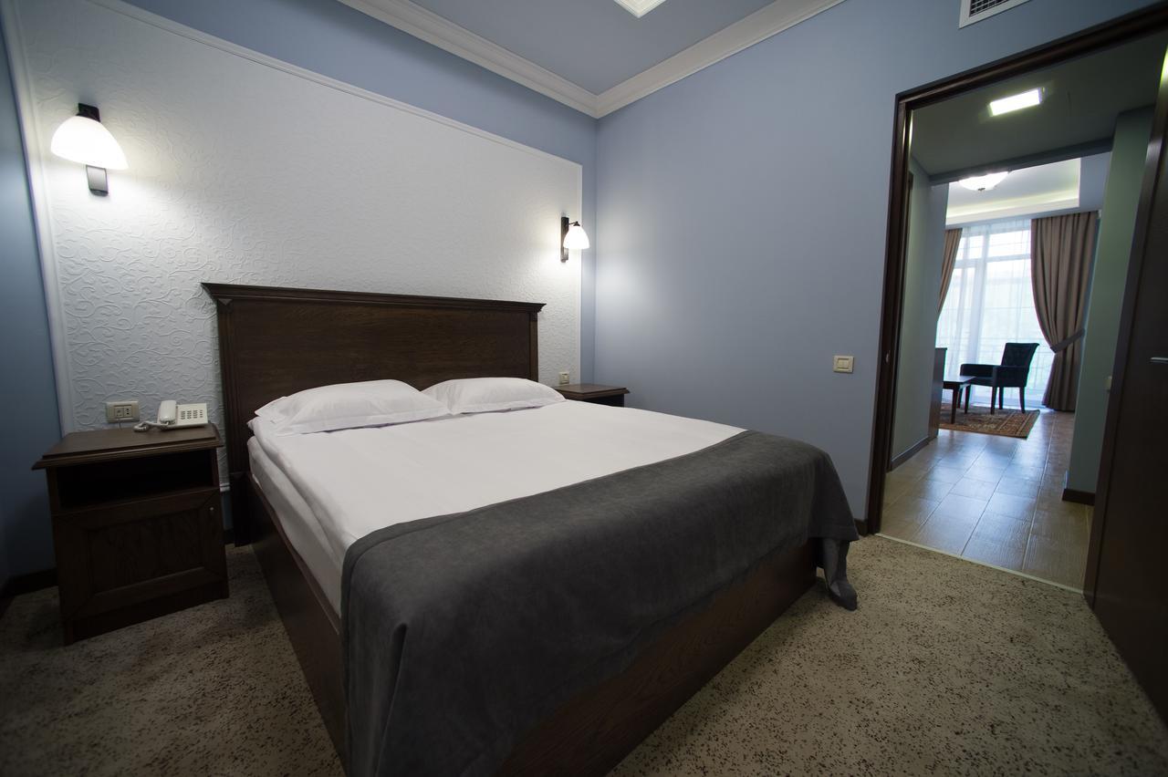 Boulevard Hotel Ереван Екстериор снимка