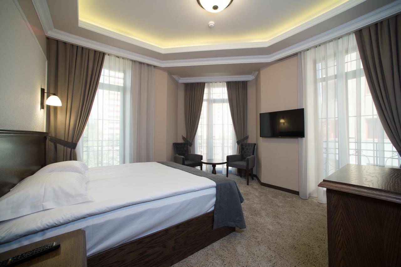 Boulevard Hotel Ереван Екстериор снимка