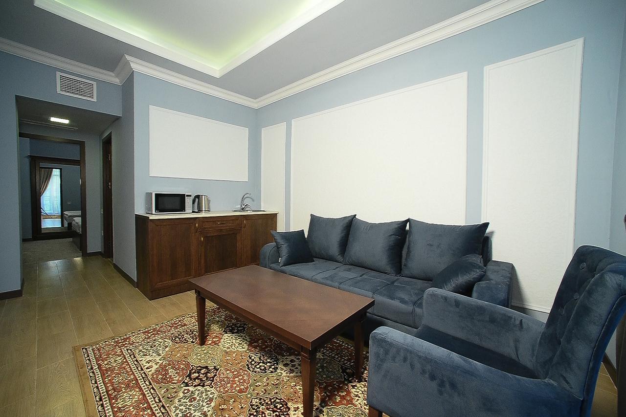 Boulevard Hotel Ереван Екстериор снимка